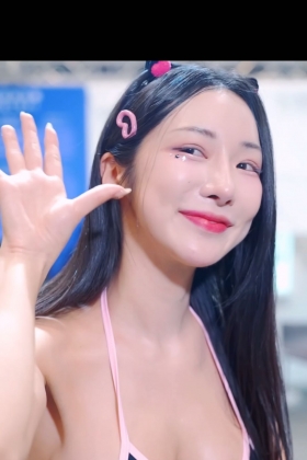 台北成人展实拍Q弹韩国女优热舞