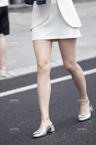 LB181-75P 成都车展-气质美腿少妇主播下班