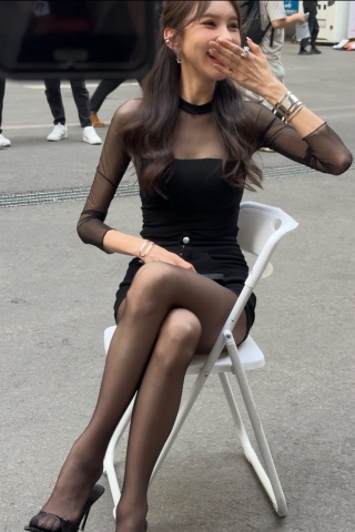 小闹黑丝鱼嘴凉拖高跟直拍视频