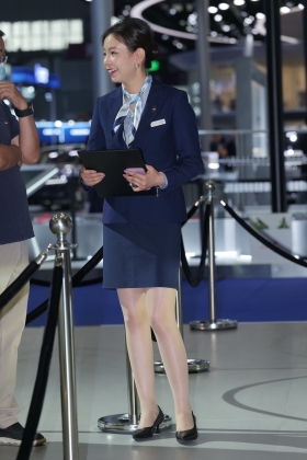 韵味十足的肉丝销售小姐