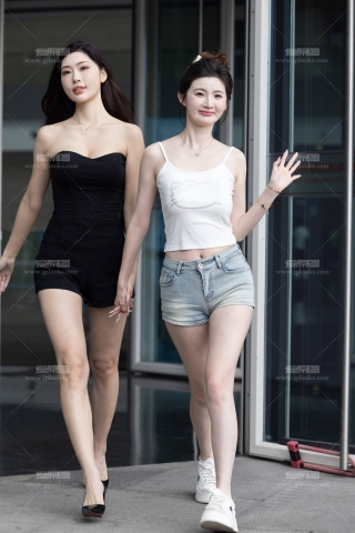 LB224-227P 成都车展-少妇车模叶濛雨&杨钦淇双重享受