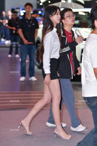 黑热裤大长腿 251017-57