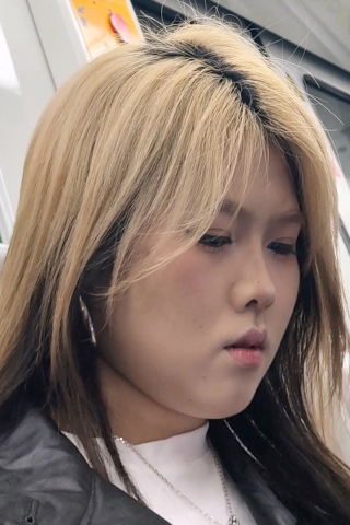 妹子皮衣下的黑靴肉丝1hpymndcb