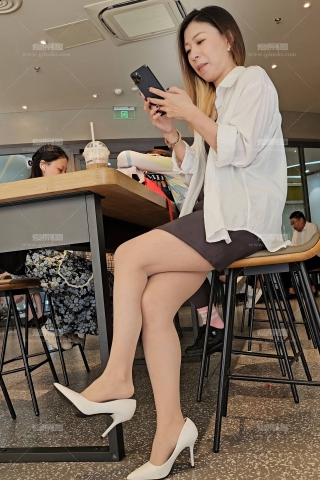 天津篇-第4集轻熟少妇肉丝高跟挑鞋手机4K10min