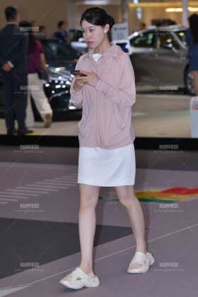 礼仪小姐姐 250603-56