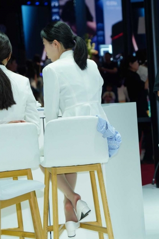 （第二集）2025.4上海车展-一个品牌的礼仪特爱脱鞋露丝袜脚