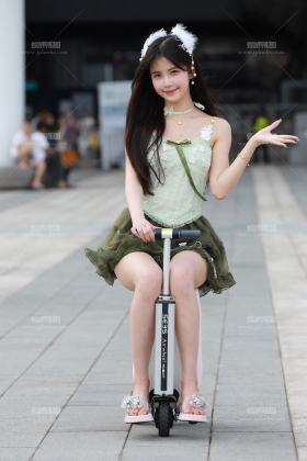 网红萌妹-克罗拉